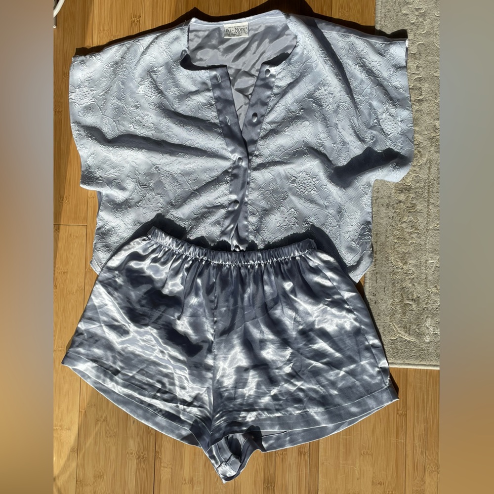 Silk-like pajamas set
